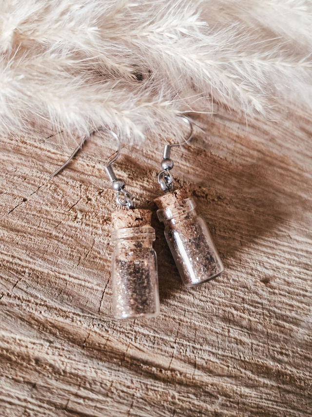 Boucles d'oreilles "Fioles pailletées" - Modèle doré foncé