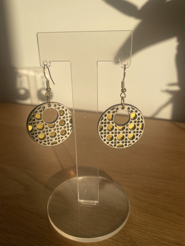 boucles d oreilles effet cannage de rotin blanc
