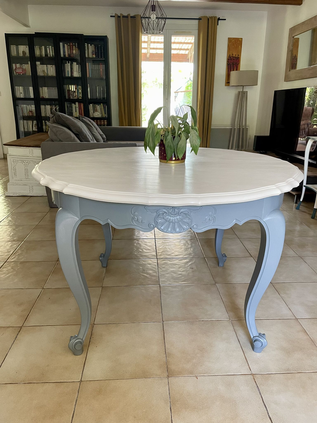 Table ronde en merisier