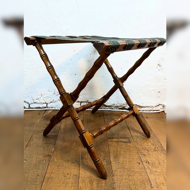 An Elegant Edwardian Mahogany Luggage Stand