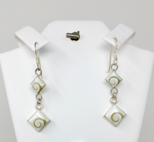 PAIRE DE BOUCLES D&#039;OREILLES OEIL DE STE LUCIE 2 LOSANGES BO10719 