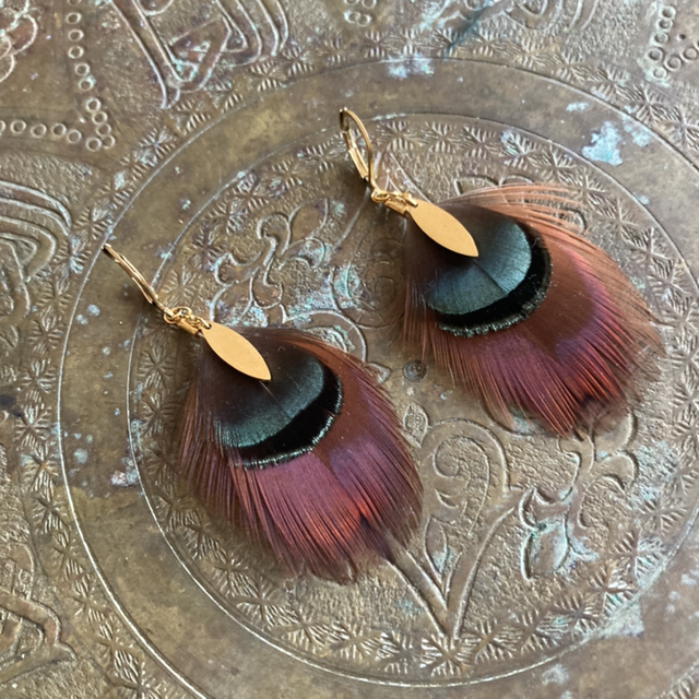 Boucle d’oreille en plume de faisan 