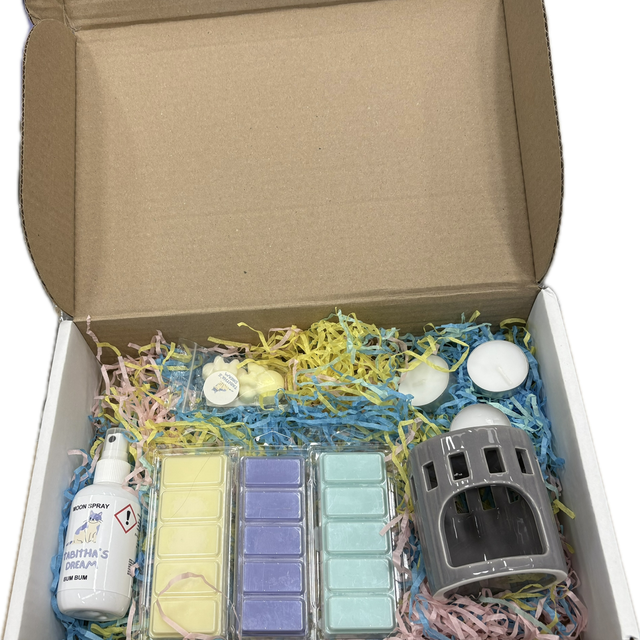 Wax Melt Gift Set with Burner, Tealights & Bum Bum Cream Inspired Room Spray – Vanilla Cookie, Dragon’s Blood & Berry Splash