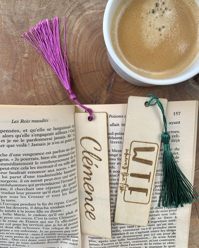 Marque page personnalisé en bois léger 