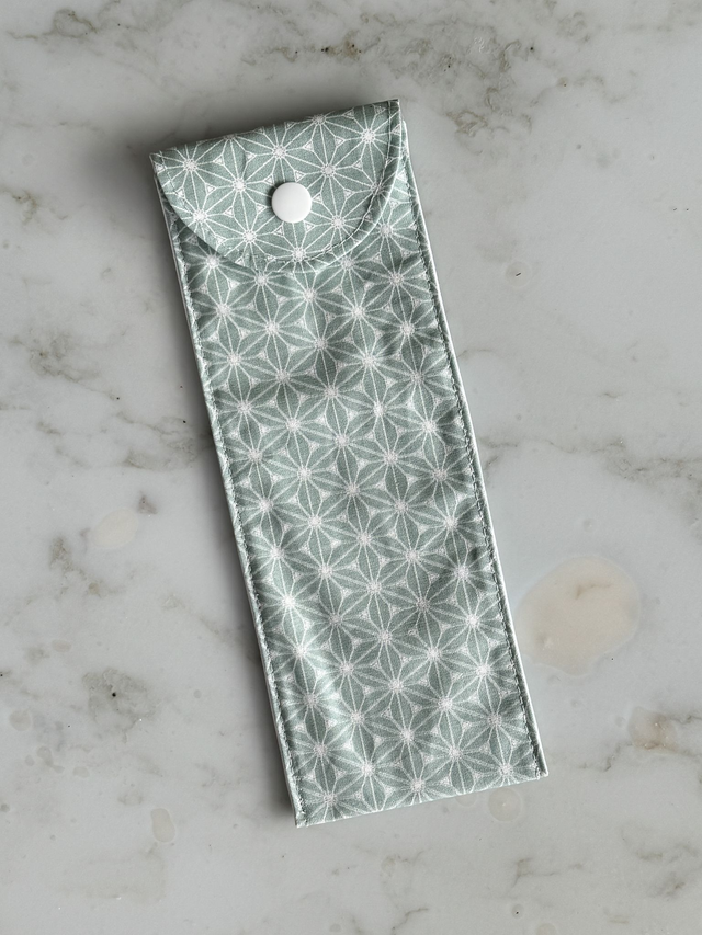 Étui à brosse à dents / ou à couverts