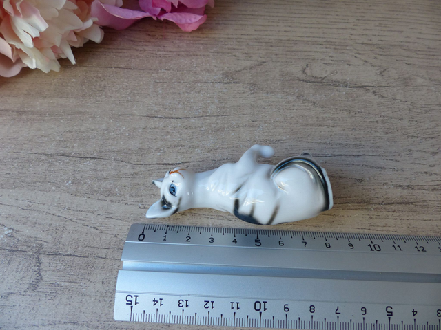 Figurine rare de chat miniature blanc et noir en porcelaine décoration collection chat