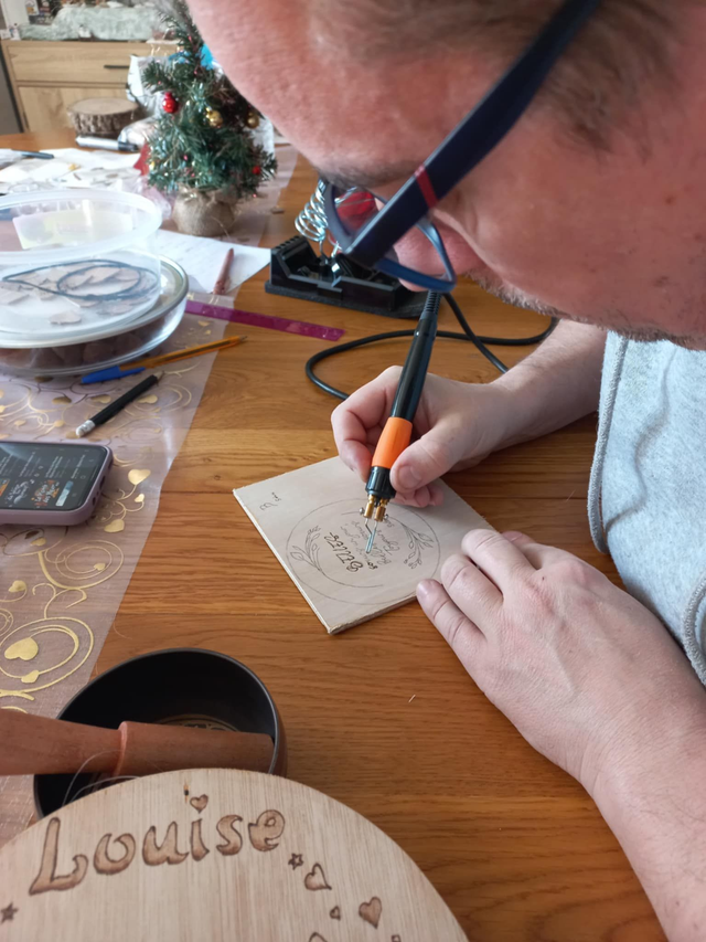 Pastille décorative ronde en bois personnalisée – Pyrogravure artisanale