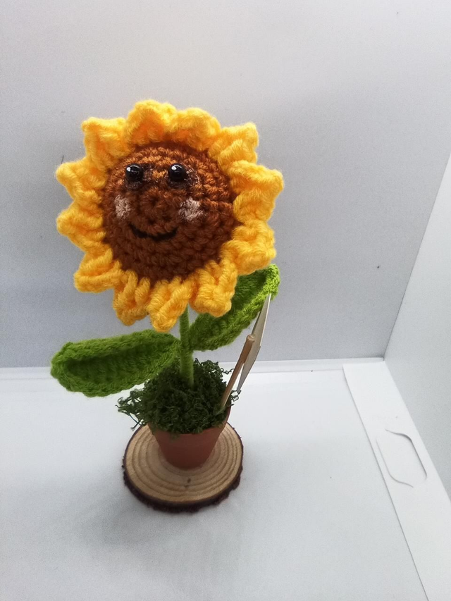 Sunflower desk buddy 