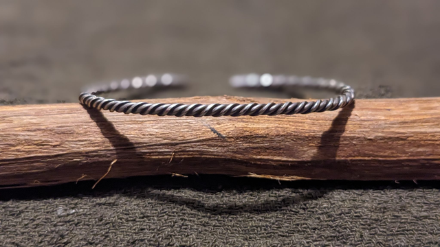 Fine twisted spiral arm ring