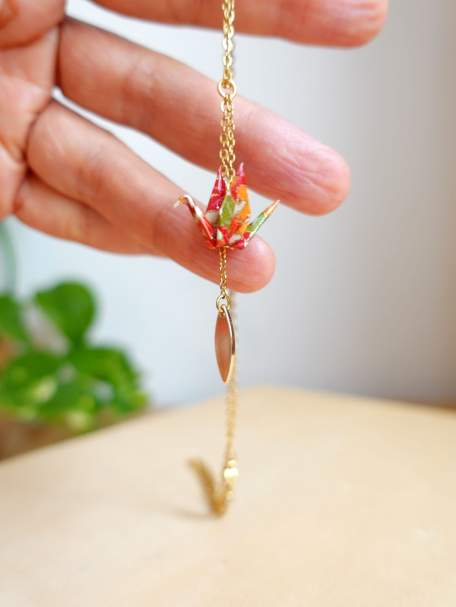 Collier origami / INOX doré / Origami grues, oiseaux / Papier japonais washi / Orange, vert, or /