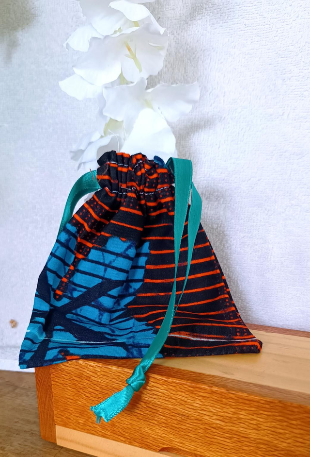 Grande pochette 11x14cm tissu noir orange et bleu