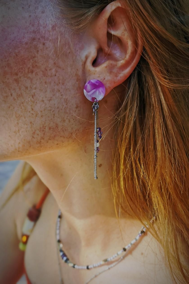 Boucles d&#039;oreilles Puces Fushia