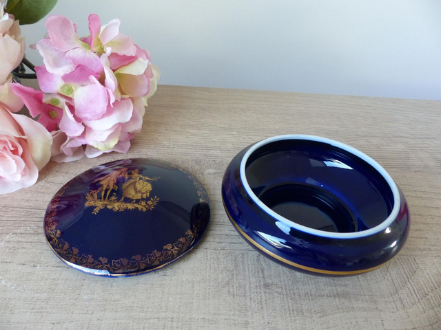 Boîte à bijoux ancienne en porcelaine Limoges – Bleu de four, décor galant doré – Vintage romantique, raffiné, France, déco shabby chic