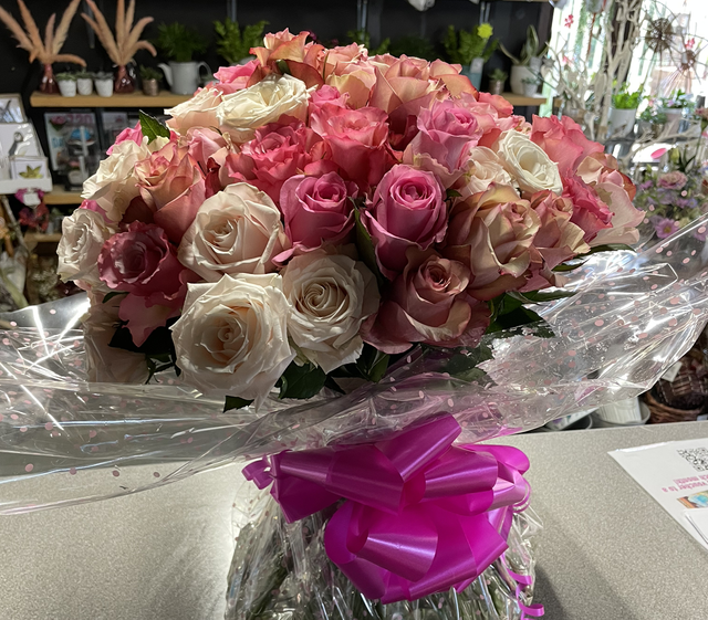 Single roses hand tied 