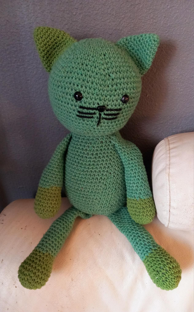 Je vous présente moustache le chat♧ 100% coton
♧RÉALISÉ AU CROCHET 
♧disponibles sur commande couleurs au de votre choix 
♤ prix 20€
♤envoi possible