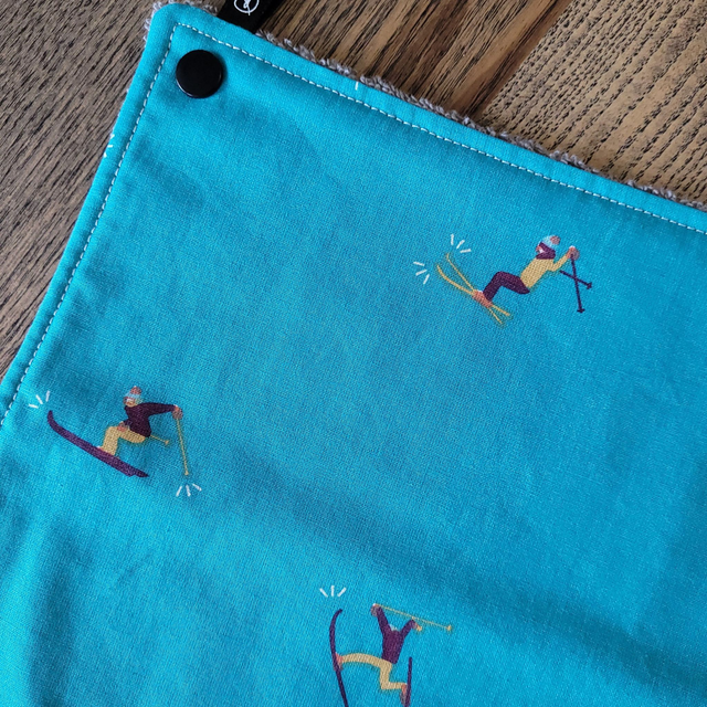 Essuie-tout lavable : skieurs, gris