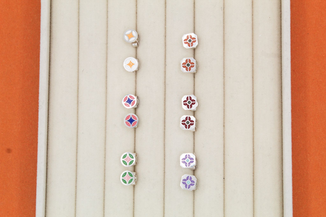 Boucles d'oreille puces émaillées étoile | Rose clair & vert