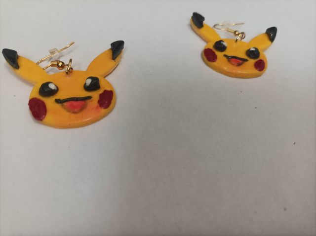 boucle d’oreilles Pikachu petit