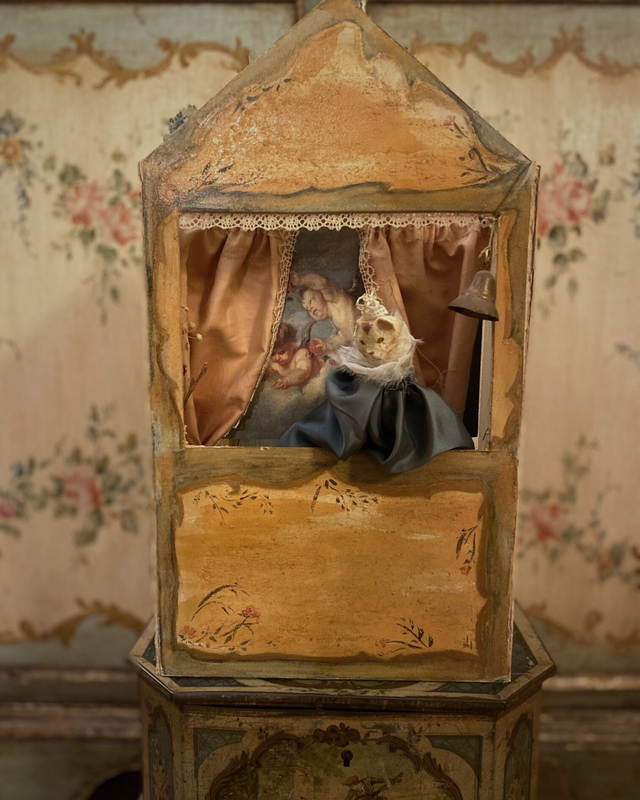 Castelet et sa marionnette- pièce unique - RESERVEE