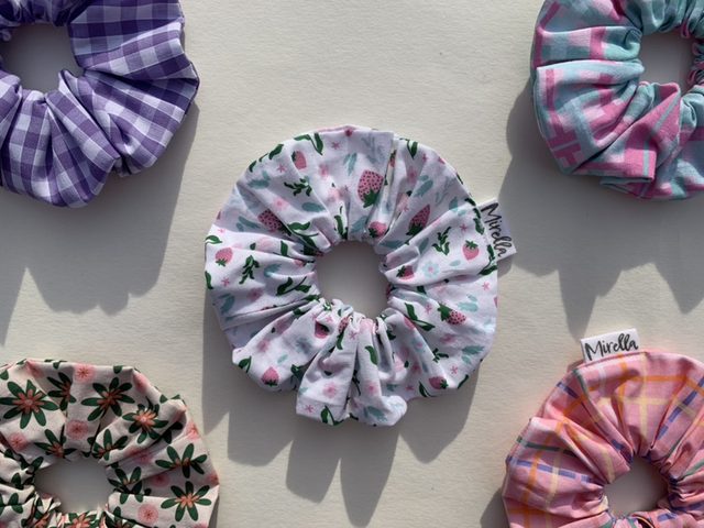 Strawberry 🍓 Scrunchie 