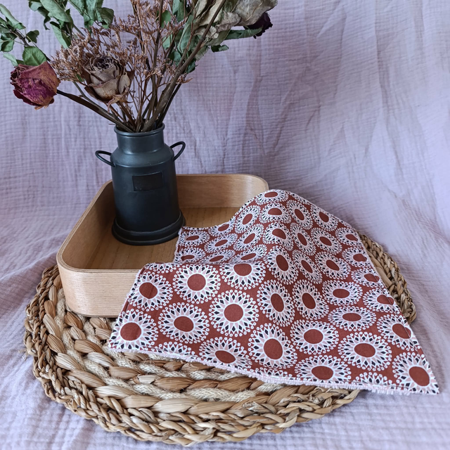 Serviette Visage Rosaces