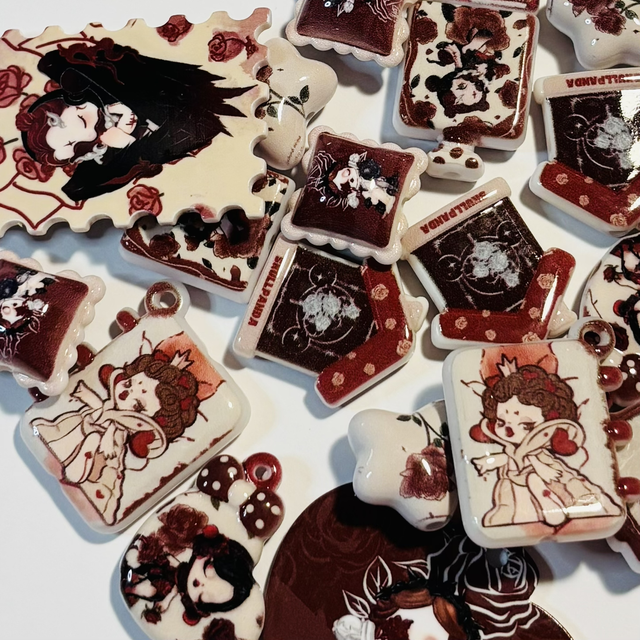 Skull P large beads x 8 plus an acylic tag mixed bag