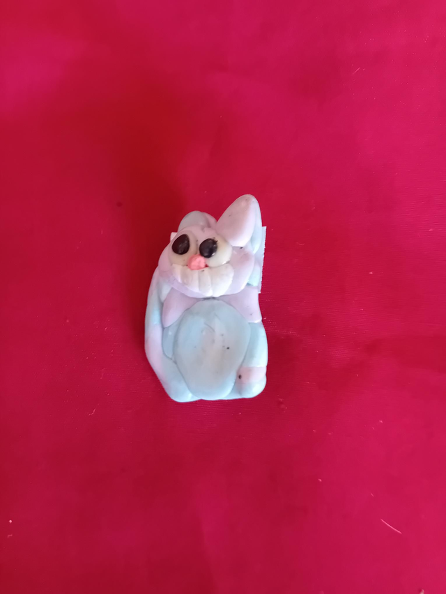 014 - Cat brooch - ClaybyBeckie