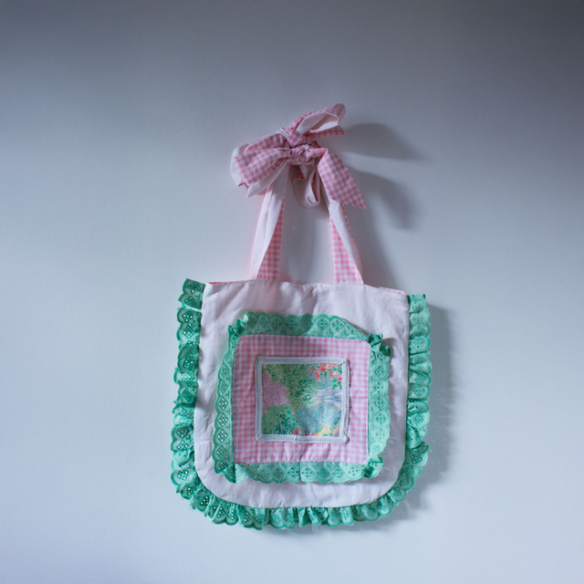 Tote Bag – Motif vichy rose et paysage bucolique