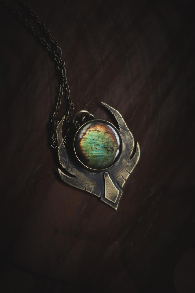 ✧ Barad-dûr ✧ pendentif spectrolite