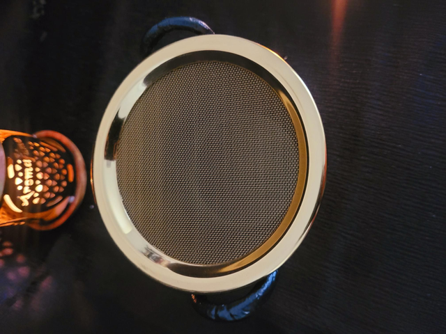 Chaudron en fonte avec Tamis – Fleur de Vie & Triple Lune – 3 pieds + brosse offerte