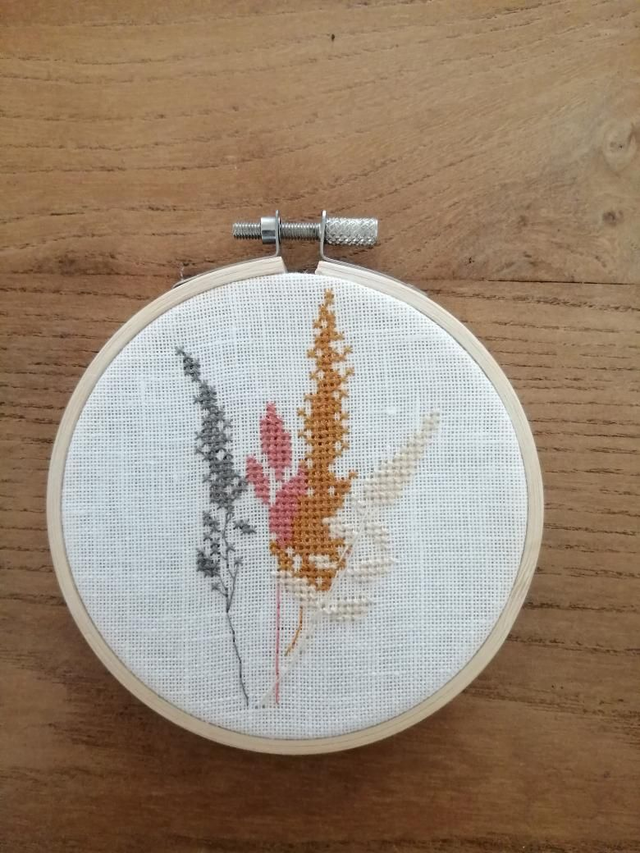 Tambour brodé points de croix Graminés