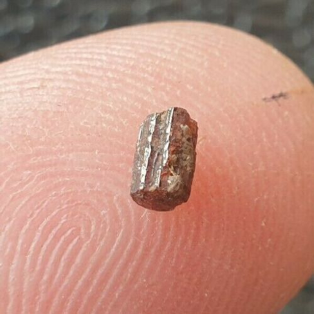 Painite brute de Birmanie 0,30 ct mineral rare minéraux bijou burma mogok gems