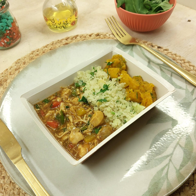 Frango xadrez + Arroz de couve flor + Cabotiá refogada
