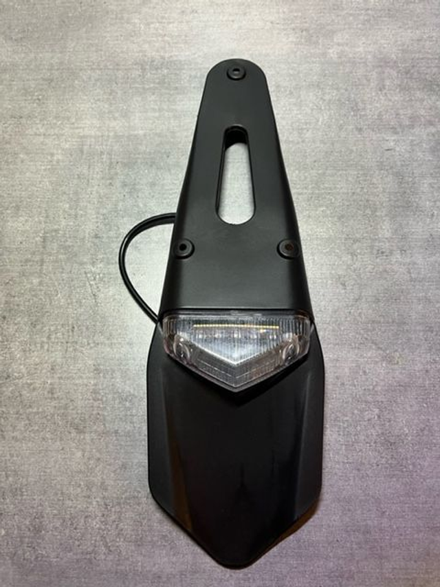 Support de plaque universel type enduro avec feu leds