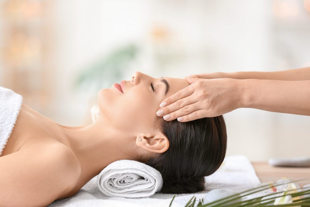 Gutschein für Gesichts- & Kopf-Massage - 30min