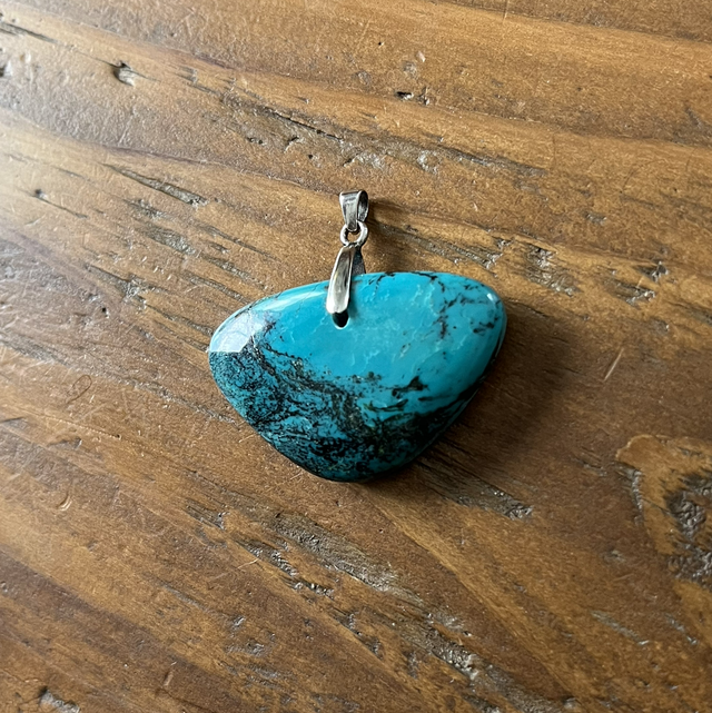 Pendentif en Turquoise d’Hubei et bélière argent 