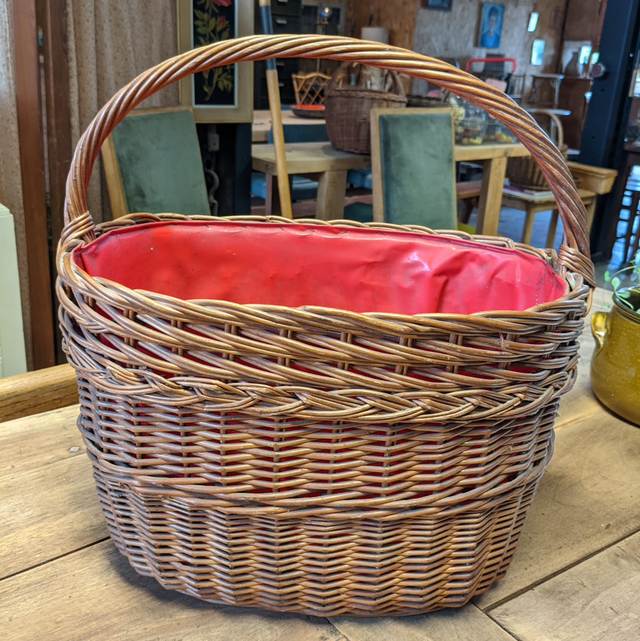 Panier ovale intérieur plastique rouge