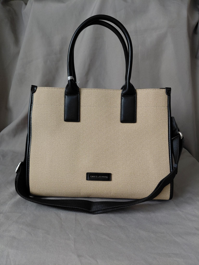 Sac ( simili cuir ) couleur beige / noir 