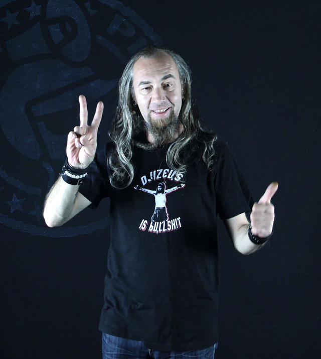 T-shirt noir en coton bio //  Djizeus is Bullshit 