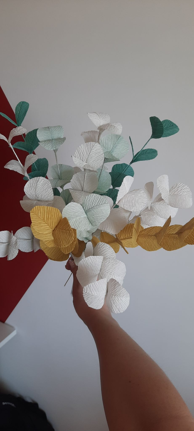 Branches d'eucalyptus en papier crépon