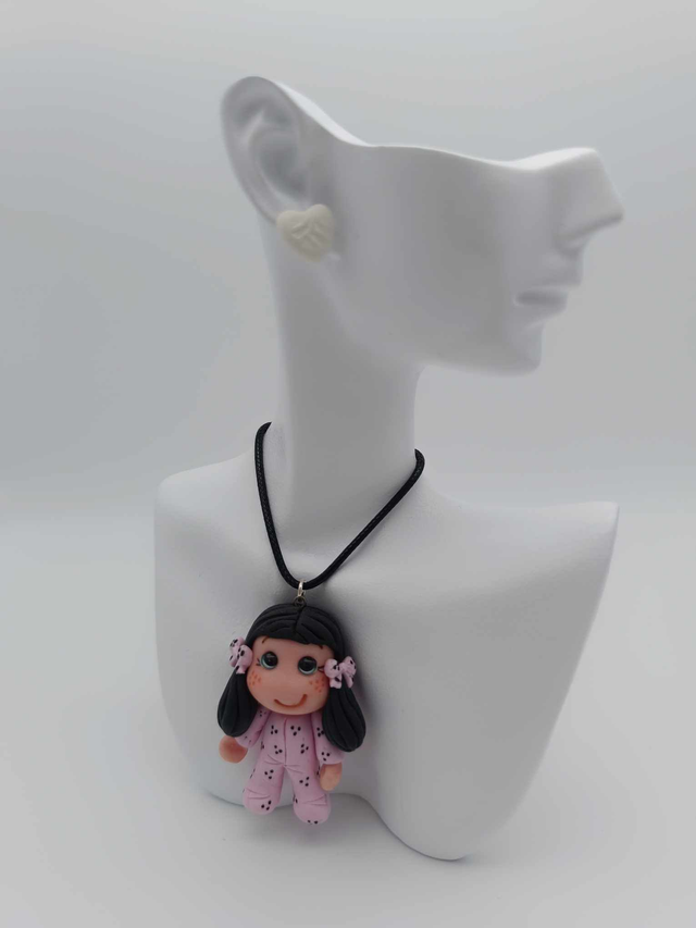 Collier en porcelaine froide Fillette