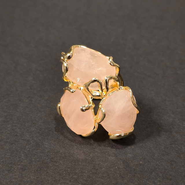 Anello in filo di bronzo placcato oro 24k, con Quarzo rosa