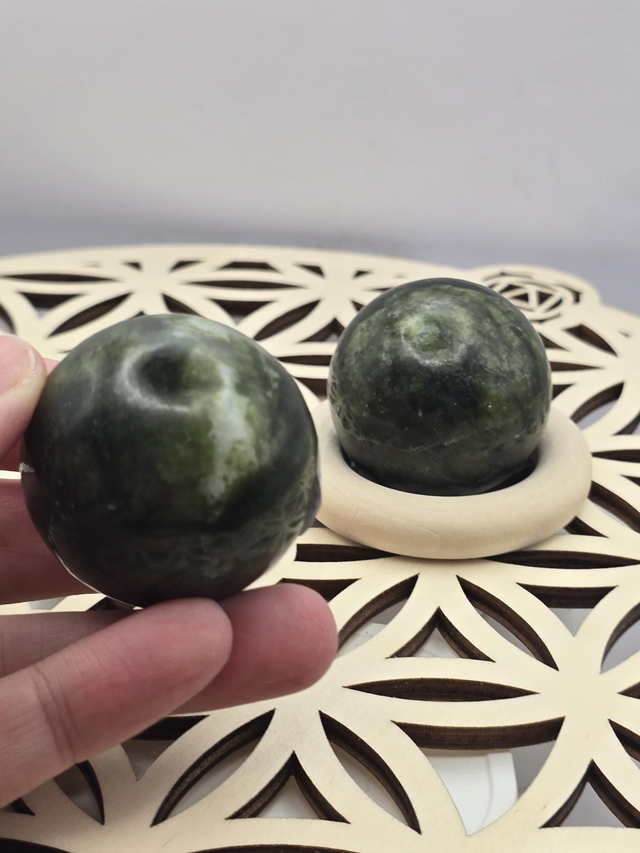 Jade Néphrite forme sphère