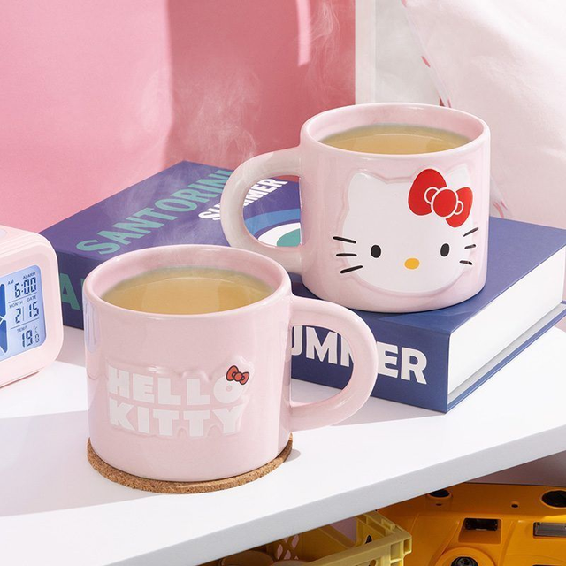 Hello Kitty: Hello Kitty Embossed Mug