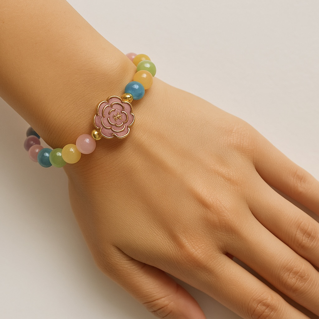 Lavender Grace” – Luxe Armband met Pastelkralen &amp; Paarse Gouden Bloem