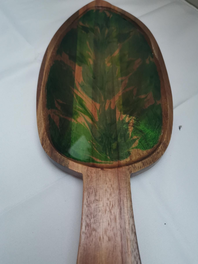 Leaf shaped tray