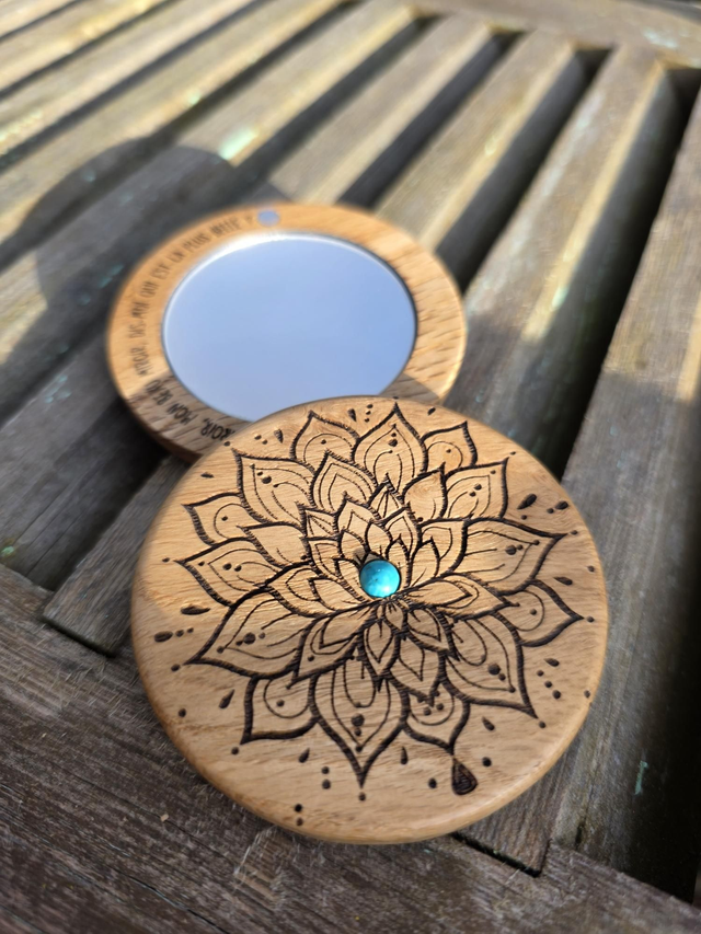 Miroir de Poche en Bois de Chêne & Turquoise – Sérénité et Élégance