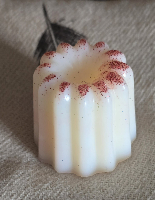 Cannelé senteur cerise noir explosive .