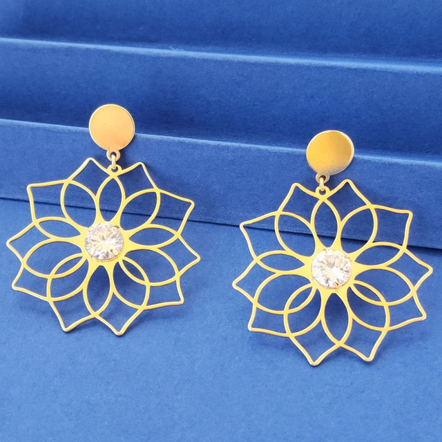 Brinco Flor Vazada Com Zircônia - Ouro