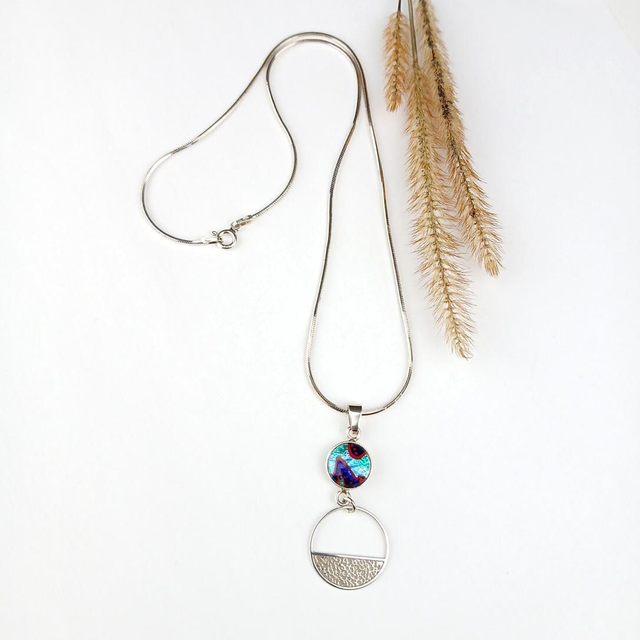 Collier "Cercle Martelé" en émail sur cuivre et sur feuille d'argent